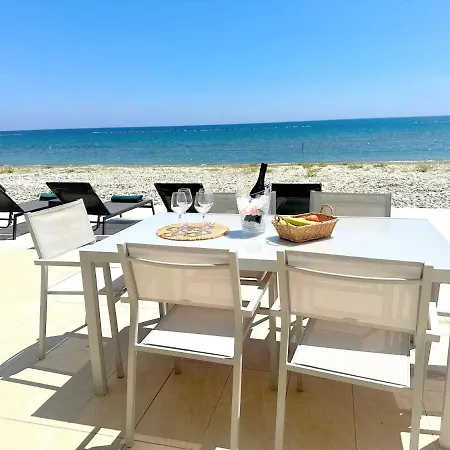 Villa Sayers Beachfront Perivolia