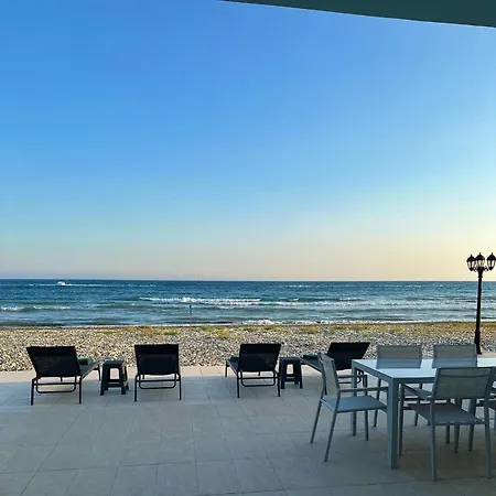 Villa Sayers Beachfront