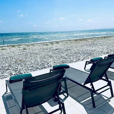 Sayers Beachfront Villa Perivolia
